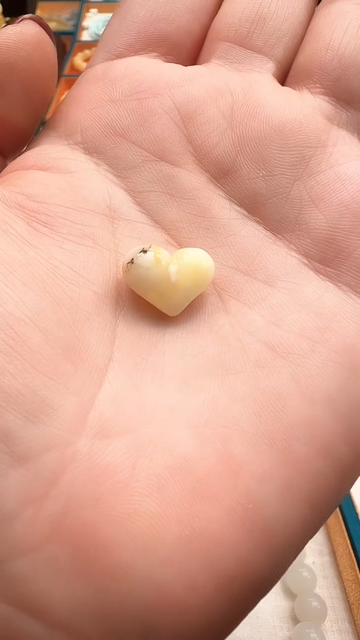 裸石蜜蜡未镶嵌14+蜜蜡精工屁桃  微暇