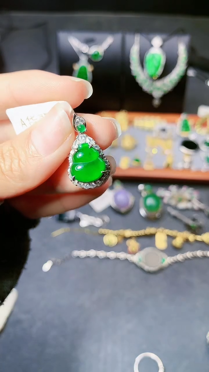 【闪购商品】翡翠吊坠(赠链)银S925镶嵌吊坠