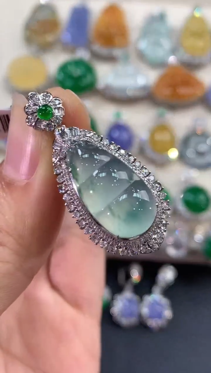 【闪购商品】翡翠吊坠(不含链)18K金镶嵌D14