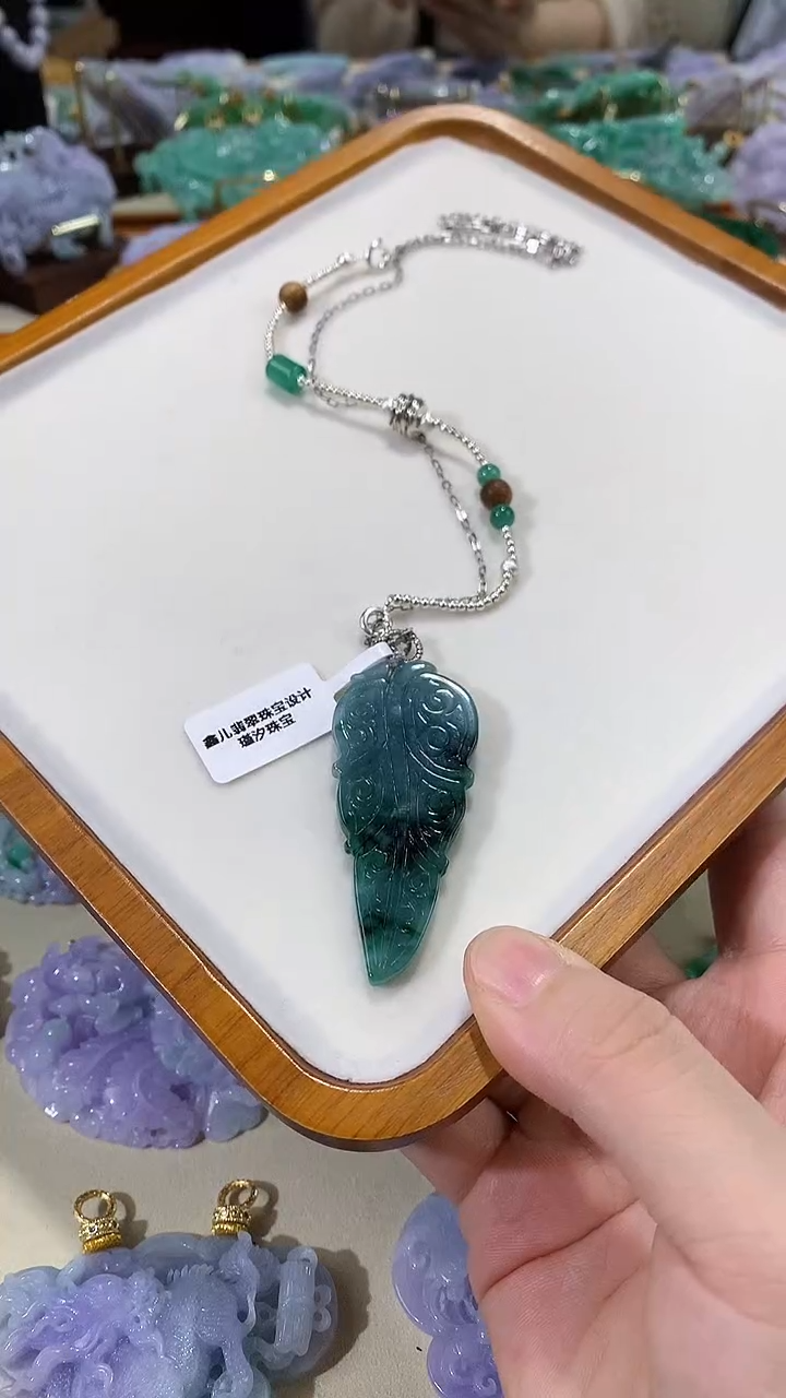 颈饰未镶嵌翡翠吊坠