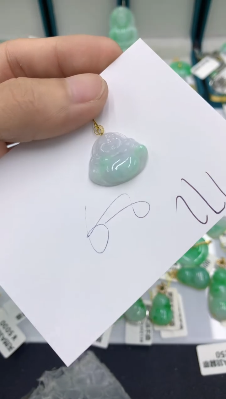 翡翠18K金镶嵌颈饰翡翠