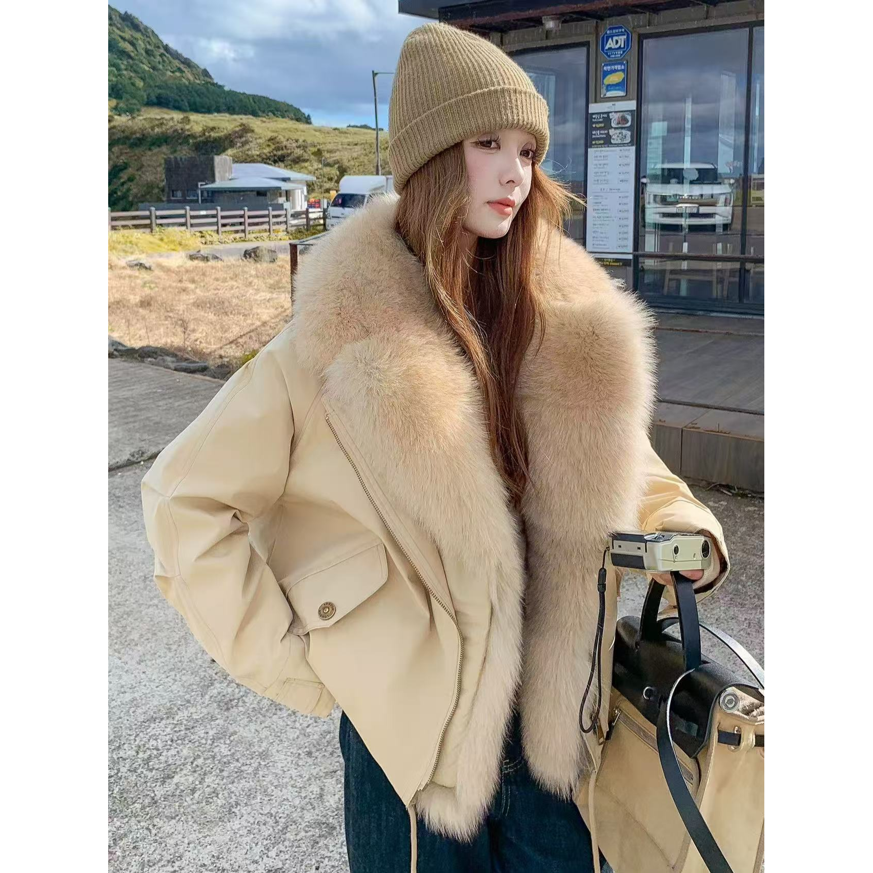 卡其色女冬季2025新款巨好看高级感工装派克服厚外套