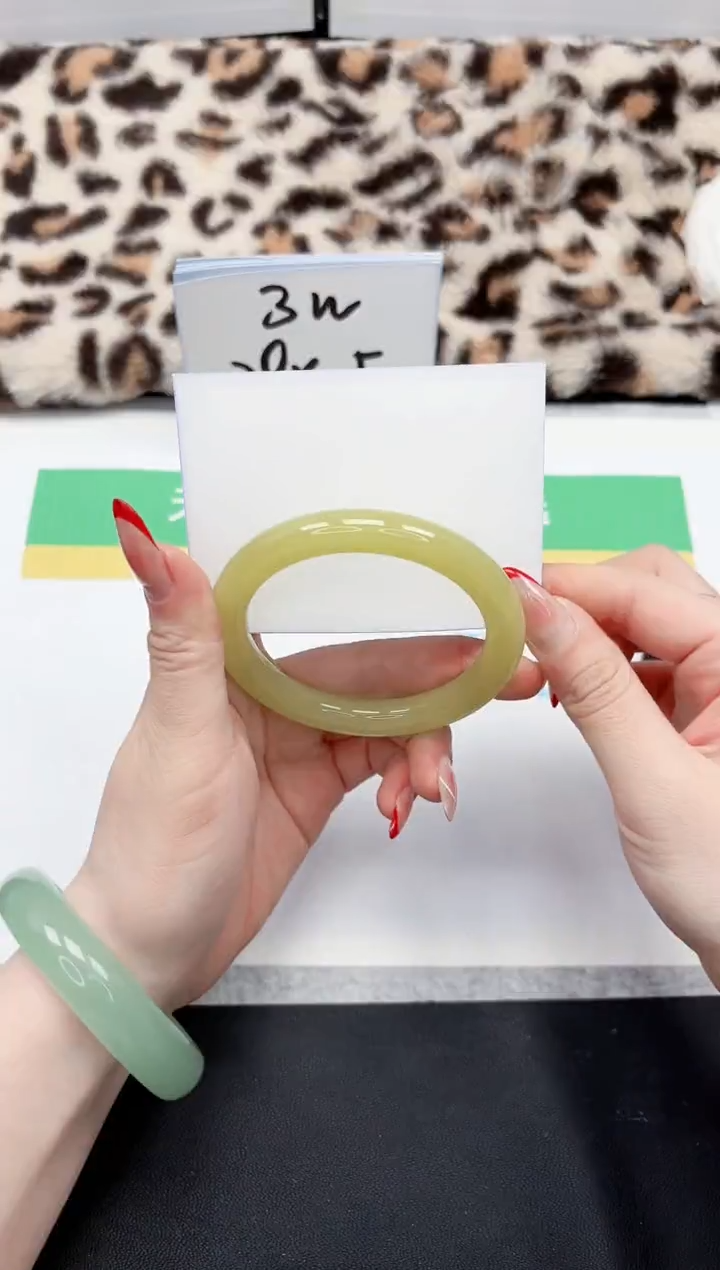 【闪购商品】石英质玉手镯未镶嵌134-54