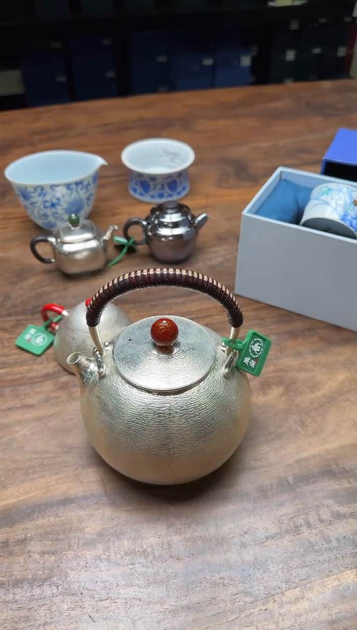 邢*征预售 呆坐 整敲锤纹心愿提梁壶