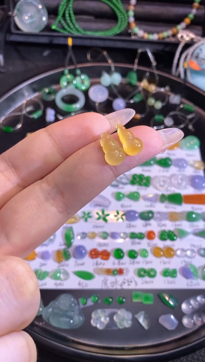 翡翠挂件未镶嵌葫芦