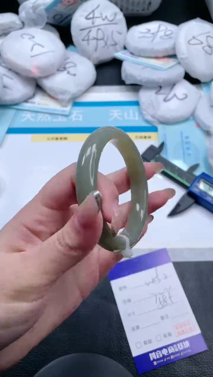 【闪购商品】和田玉手镯未镶嵌12V252-58