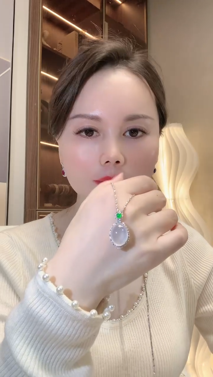【闪购商品】翡翠吊坠(不含链)18K金镶嵌D19   