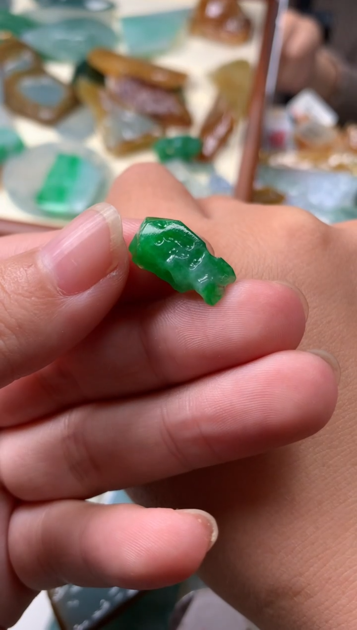 【闪购商品】翡翠颈饰未镶嵌吊坠