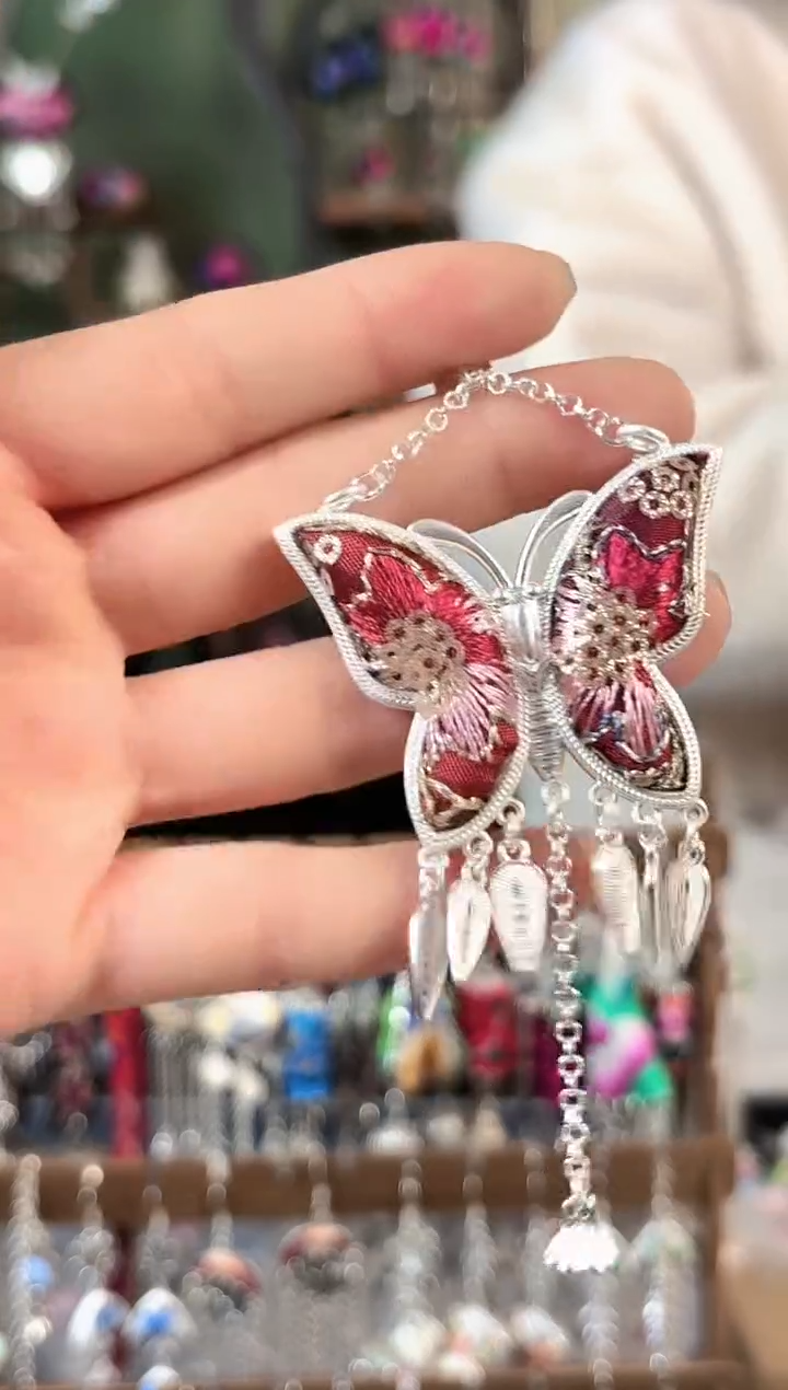 彩云南阁非遗老绣苗银饰品544