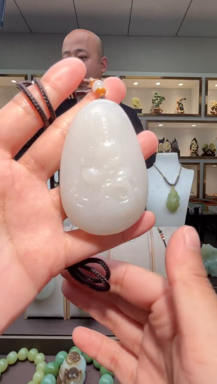 颈饰未镶嵌和田玉苏