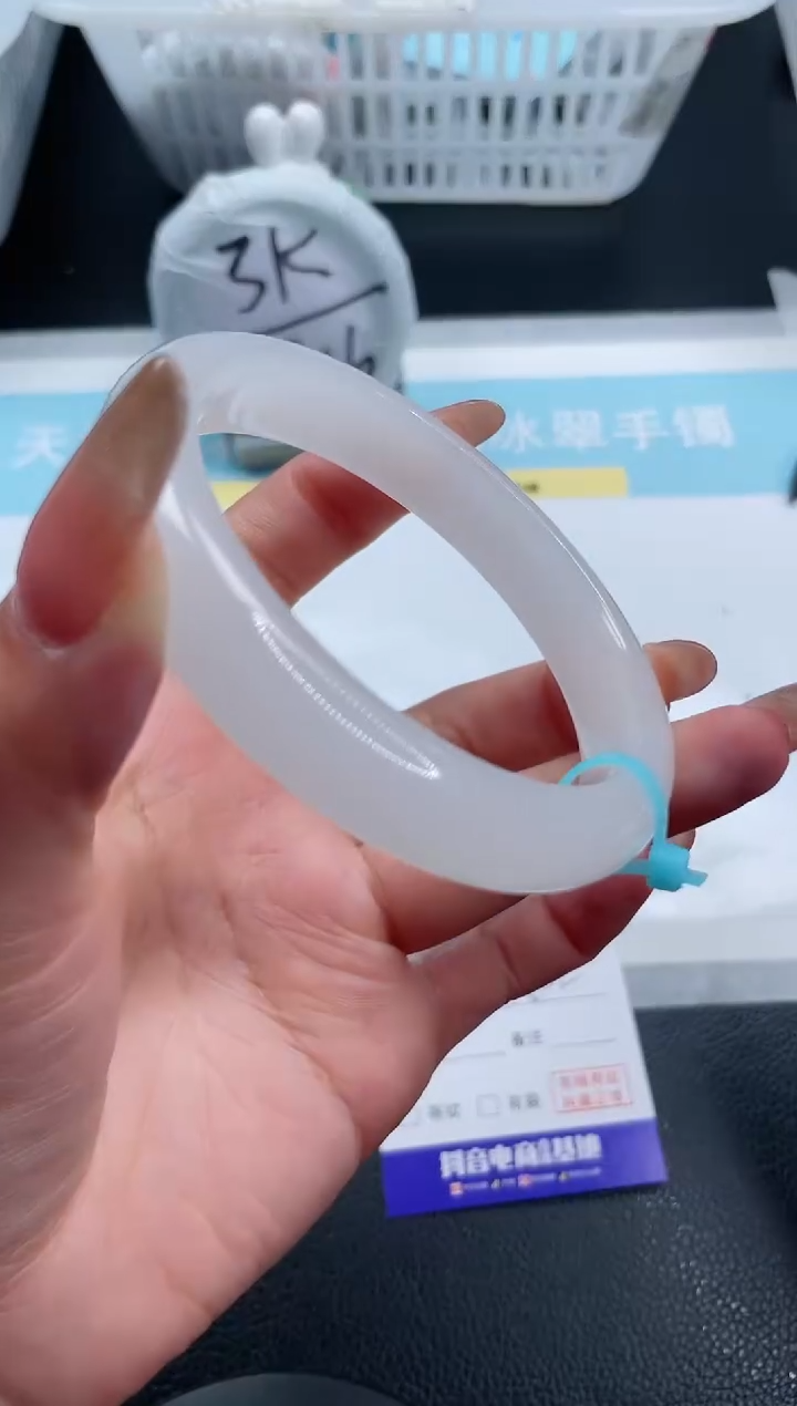 【闪购商品】石英质玉手镯未镶嵌22S222-61