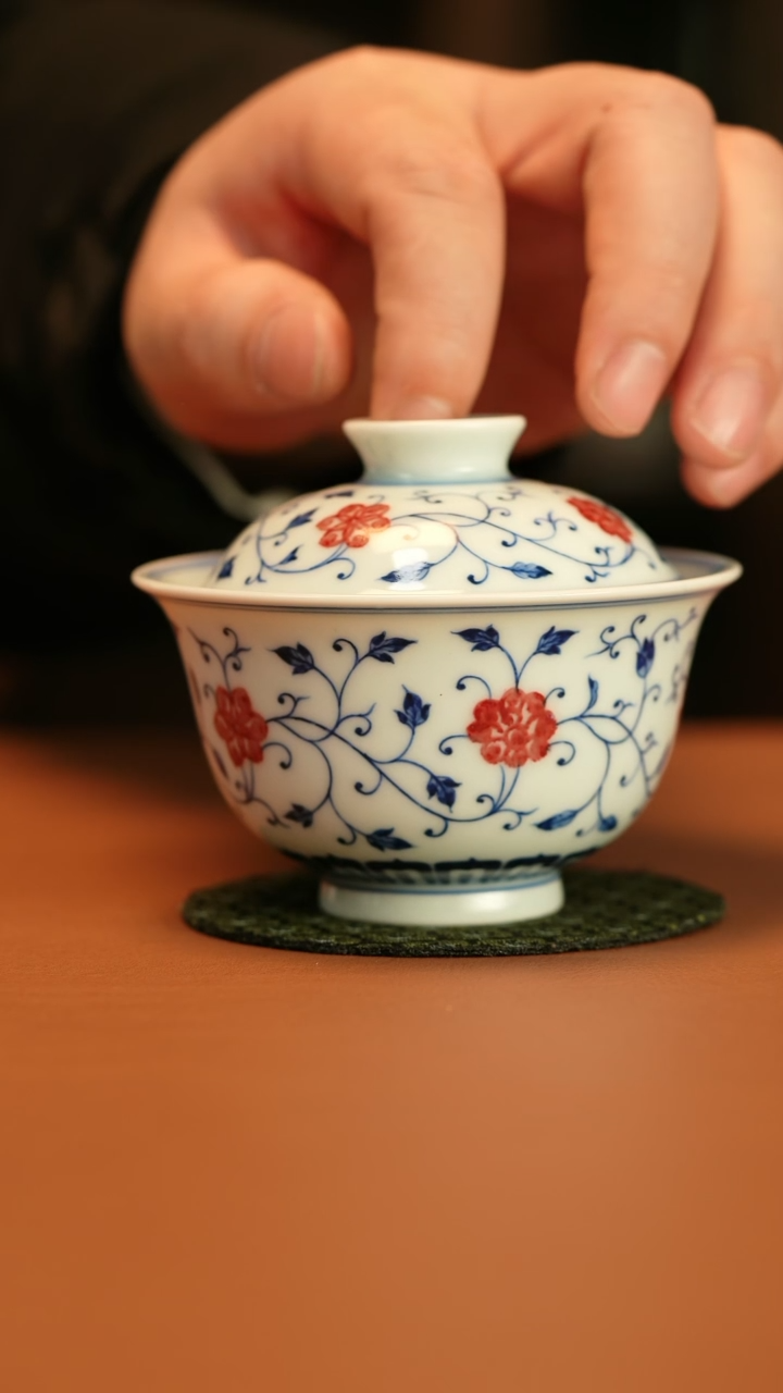 【闪购商品】林泉风月釉里红小缠枝莲盖碗