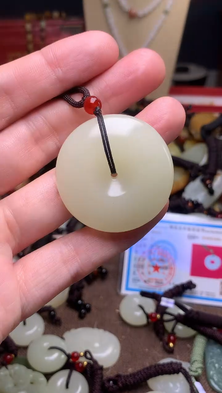 玉新疆料青海料清水吊坠