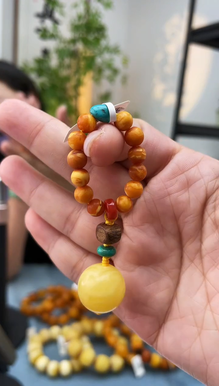 未镶嵌琥珀珠宝奇石发一件