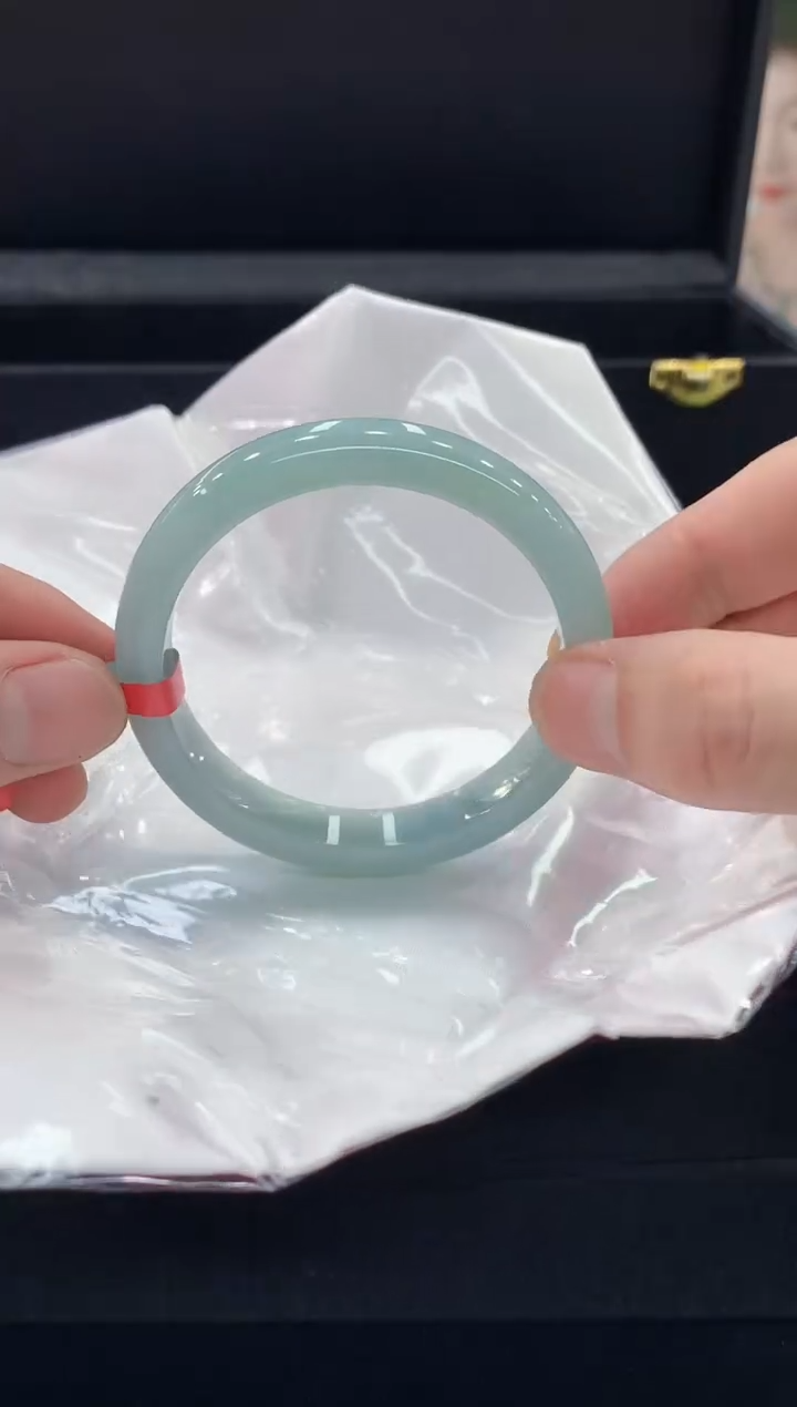 翡翠手镯未镶嵌手镯