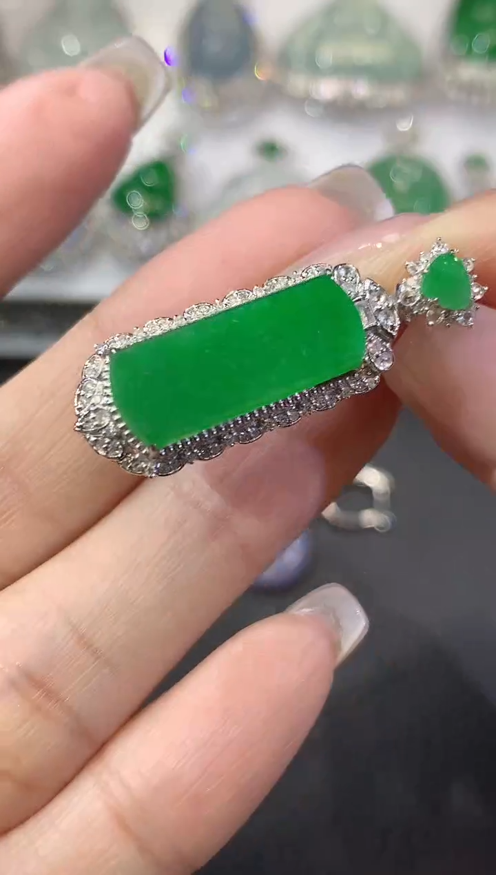 翡翠18K金镶嵌吊坠(不含链)A69