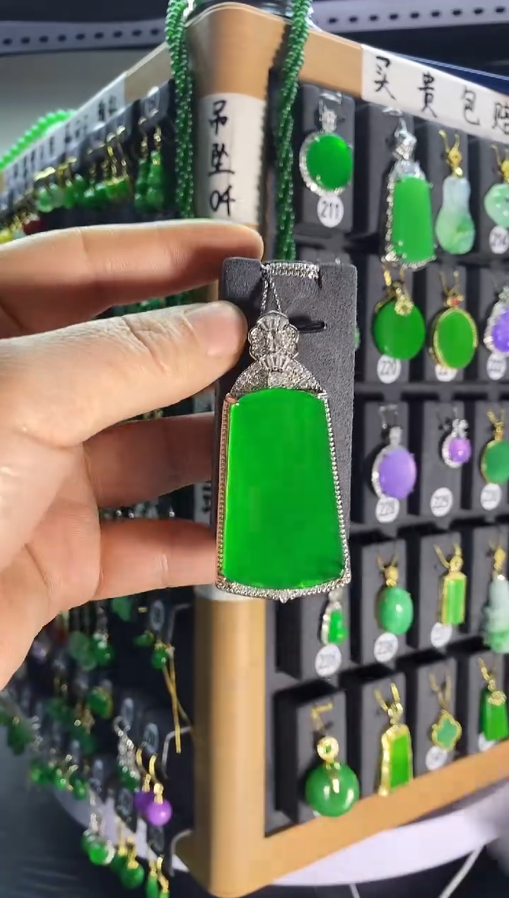 【闪购商品】翡翠耳饰银S925镶嵌250....