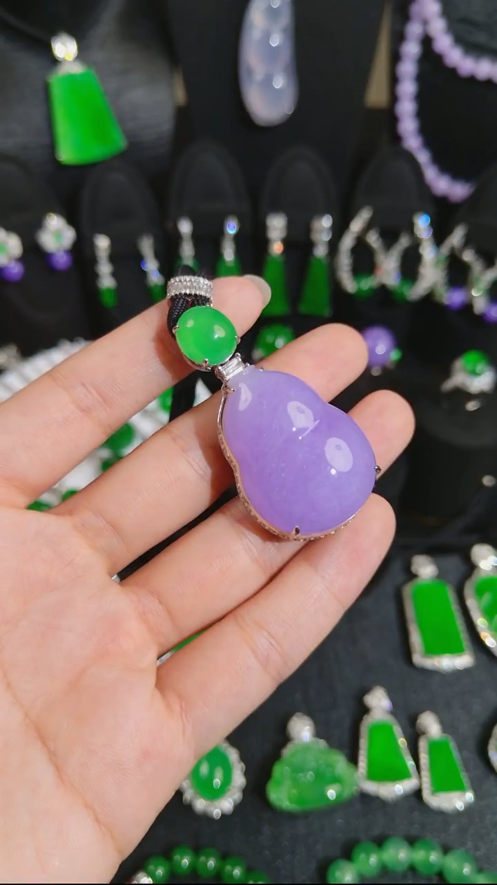 吊坠(不含链)18K金镶嵌翡翠葫芦吊坠