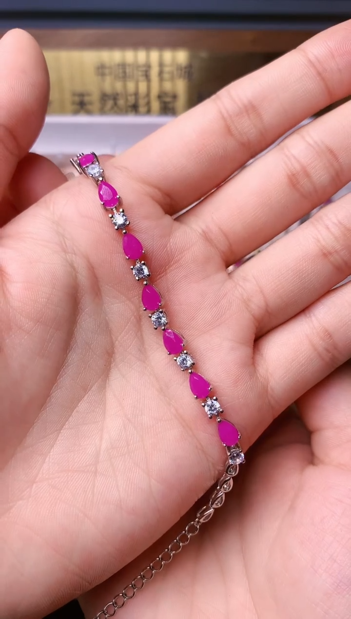 【闪购商品】红宝石手链银S925镶嵌........