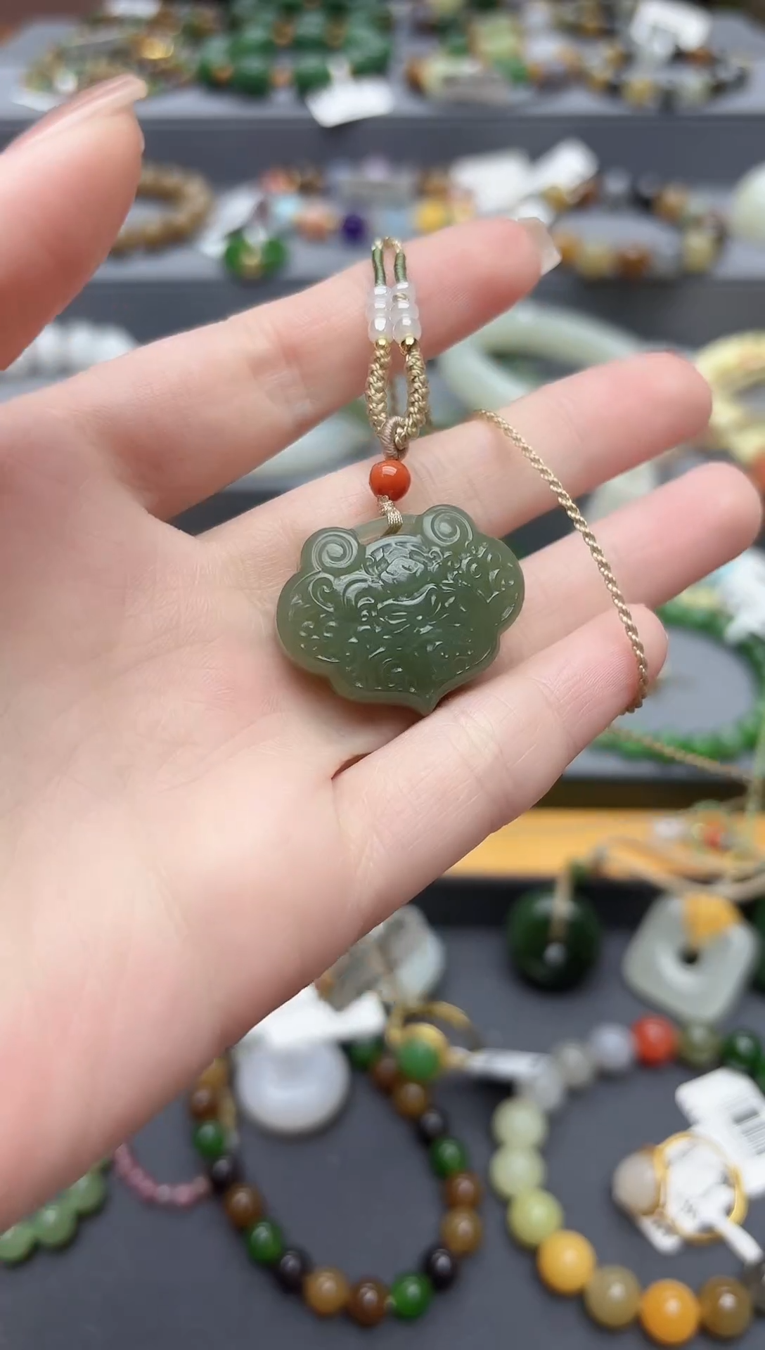 颈饰未镶嵌和田玉天然和田玉如意锁吊坠