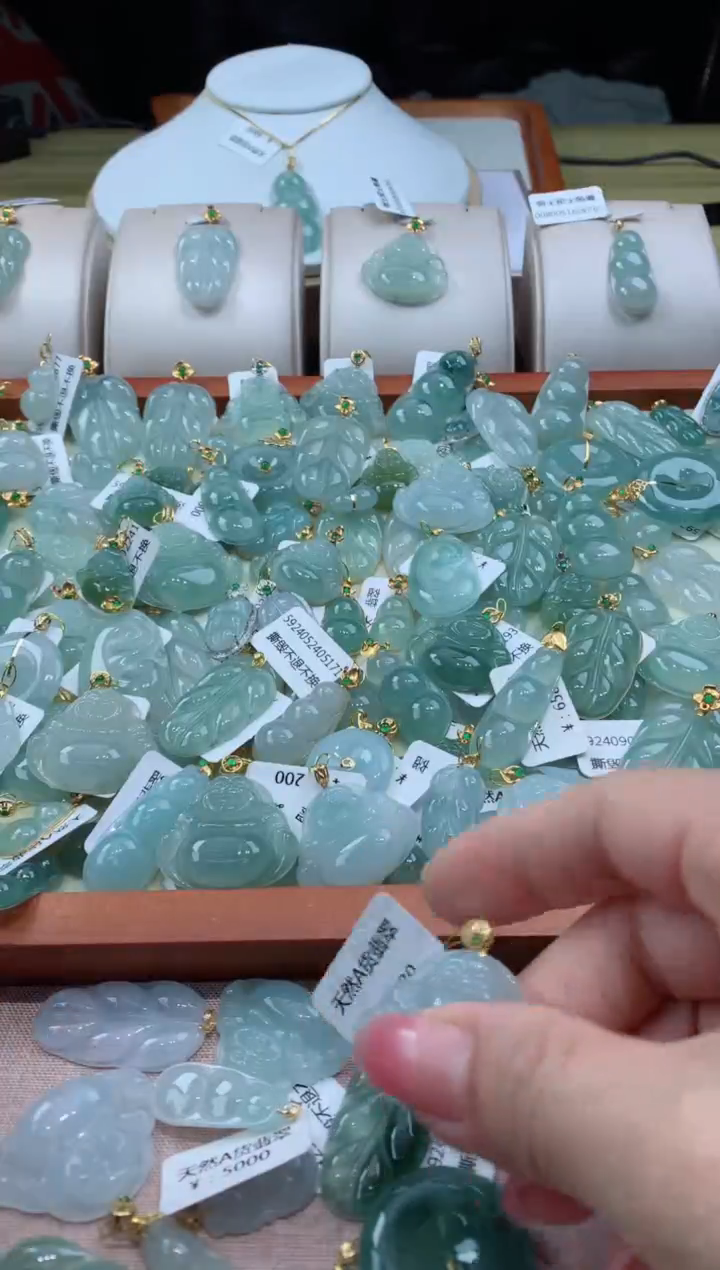 【闪购商品】翡翠颈饰18K金镶嵌天然A货翡翠挂件