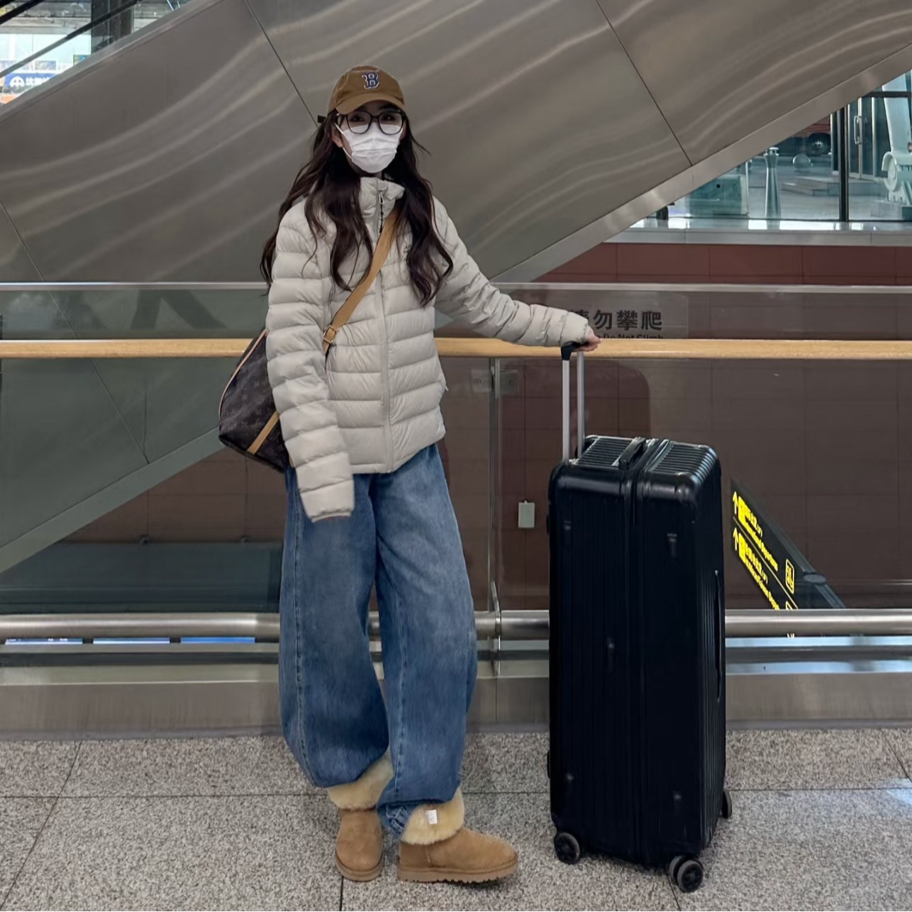 灰色排骨白鸭绒羽绒服女短款轻薄连帽2025年冬季新款休闲情侣外套