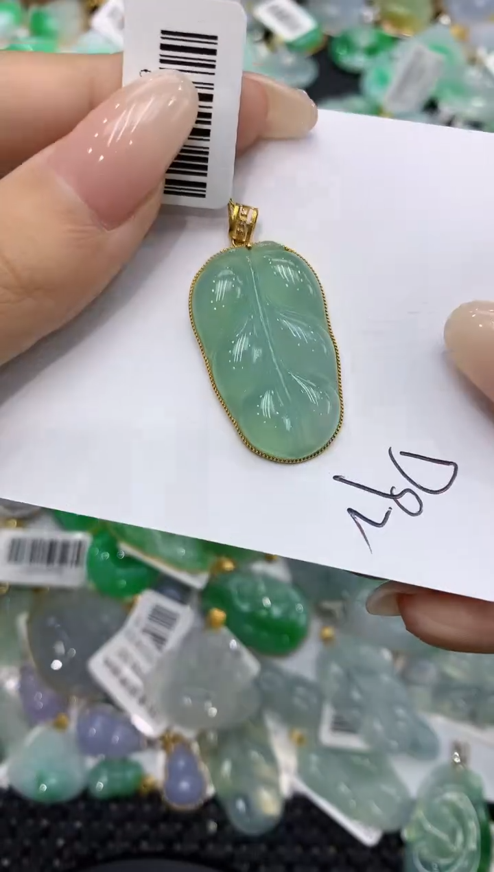 翡翠18K金镶嵌颈饰111111111111