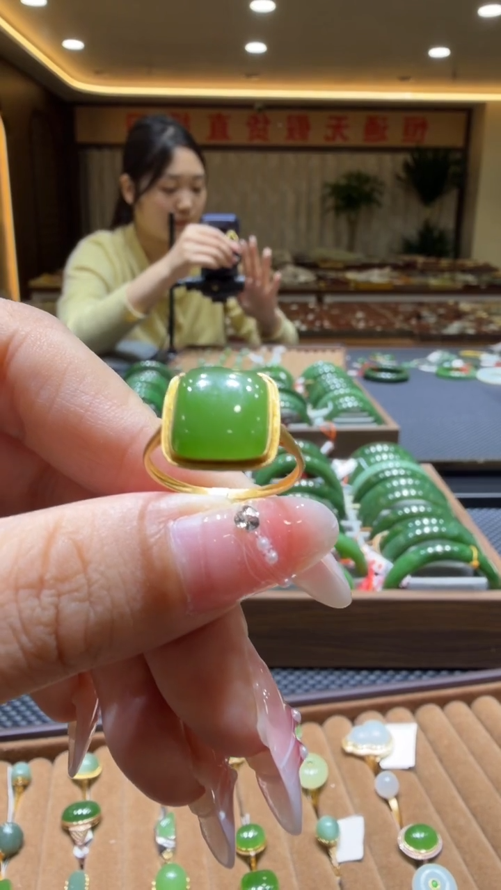 颈饰18K金镶嵌和田玉戒指备注圈口11-19