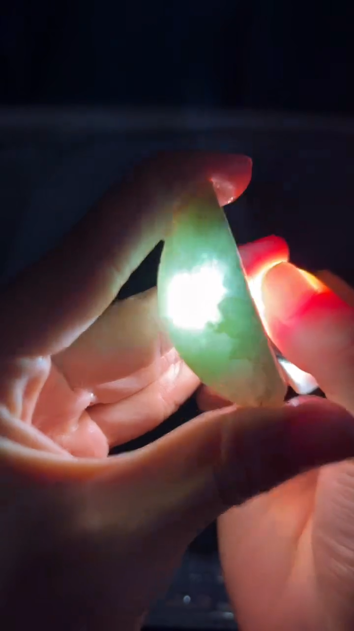 翡翠挂件未镶嵌翡翠