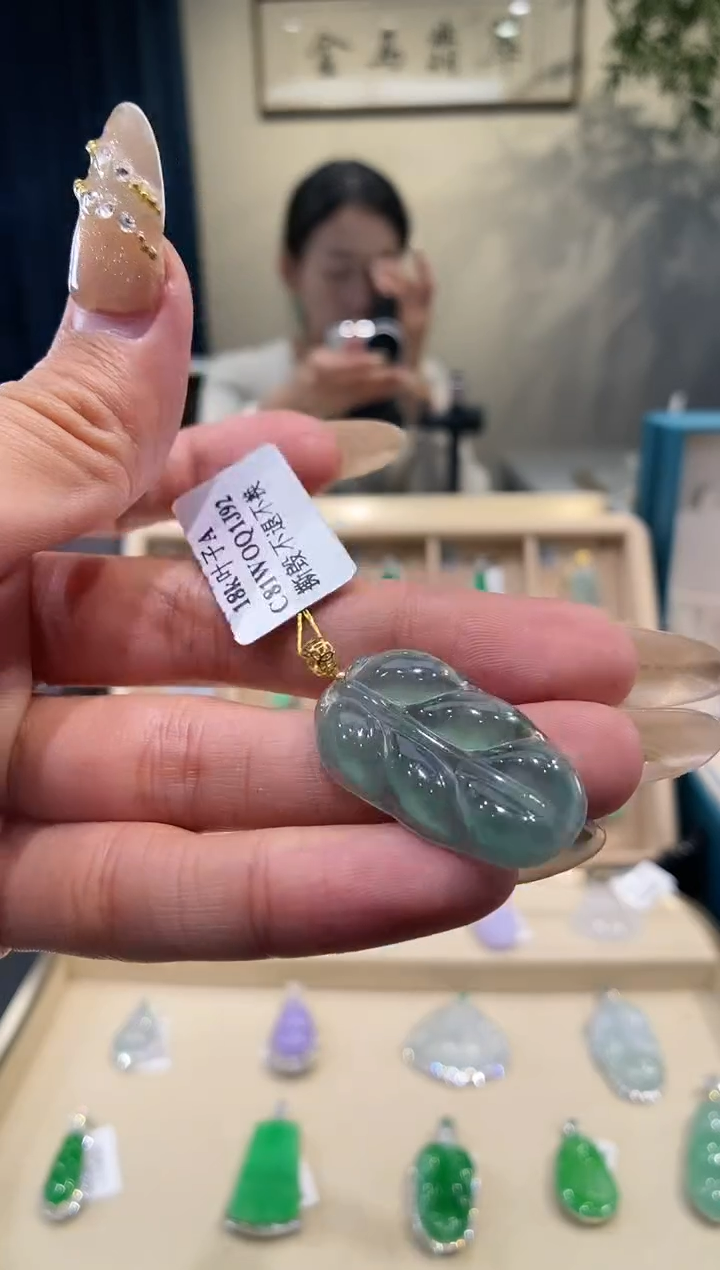 【闪购商品】翡翠吊坠(不含链)18K金镶嵌叶子