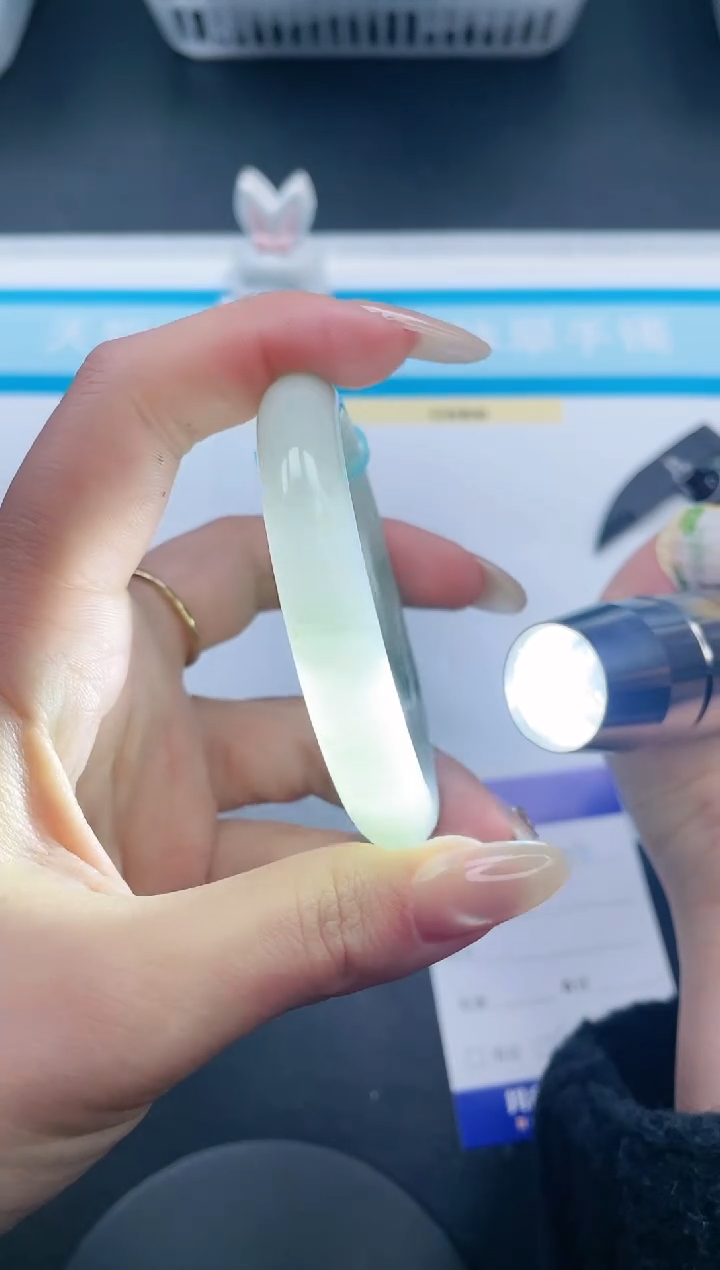 【闪购商品】石英质玉手镯未镶嵌17V13-52