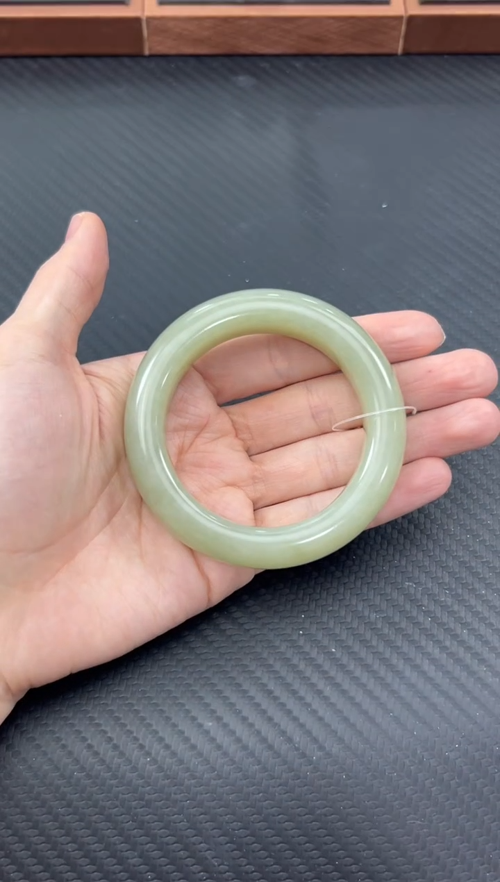 【闪购商品】和田玉手镯未镶嵌且末微色差近矿卡53手镯