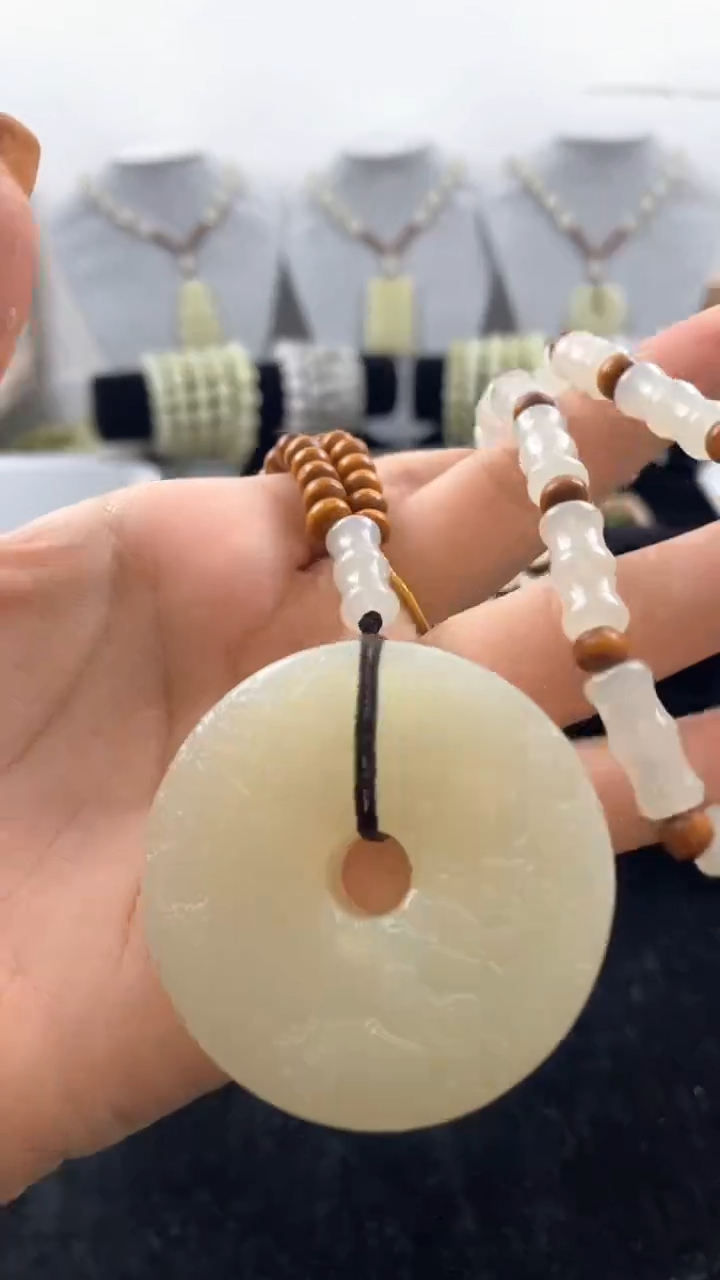 【闪购商品】和田玉吊坠(赠链)未镶嵌和田玉山水吊坠