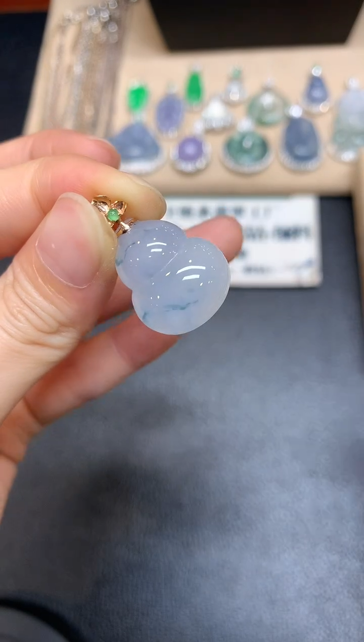 【闪购商品】翡翠颈饰18K金镶嵌葫芦【无服务费