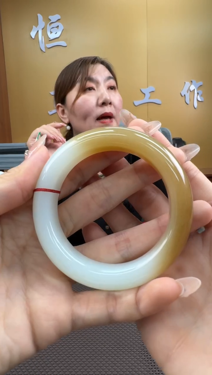 【闪购商品】和田玉手镯未镶嵌54