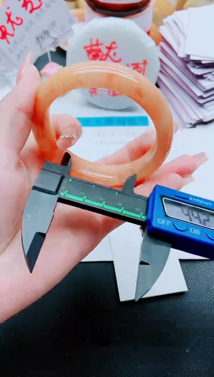 【闪购商品】石英质玉手镯未镶嵌K192-63-62