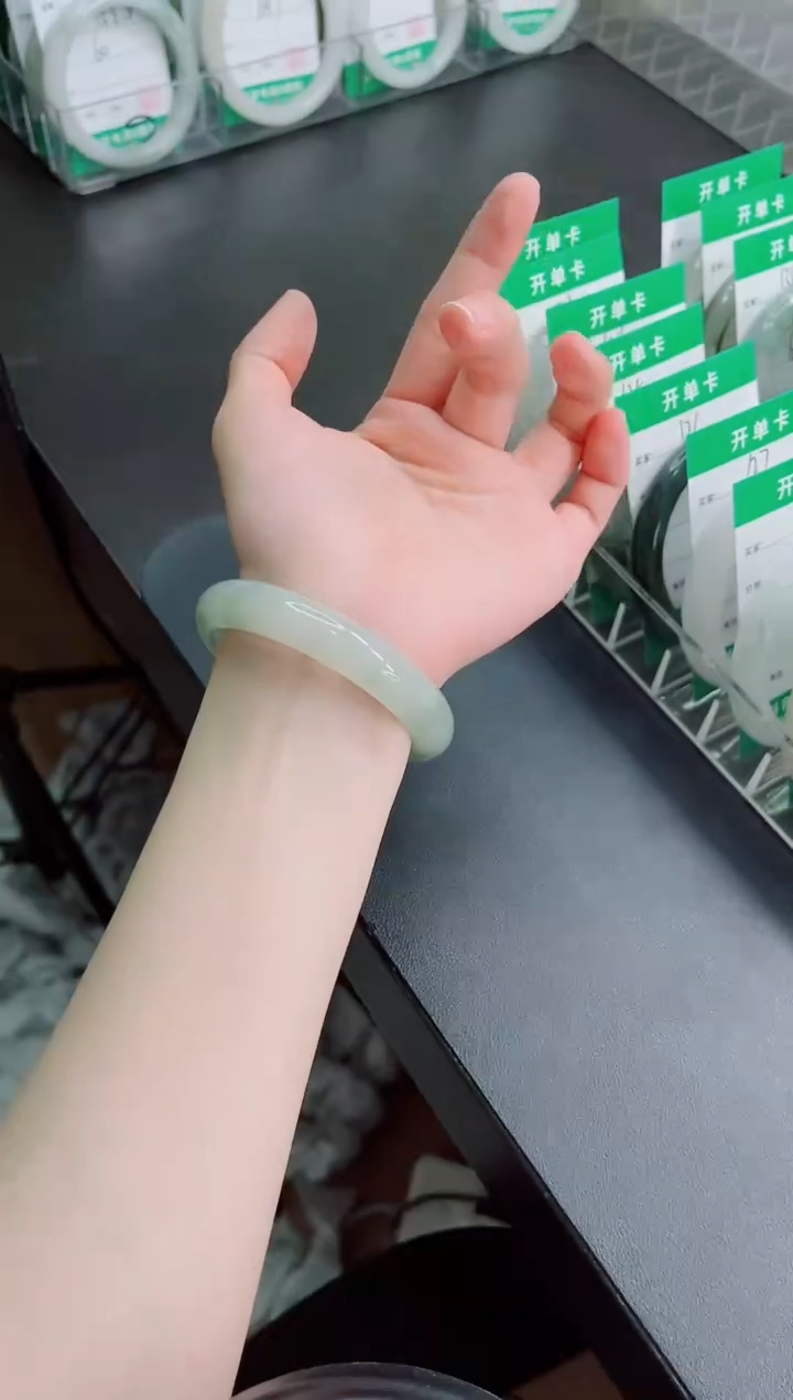 石英质玉手镯未镶嵌160-54