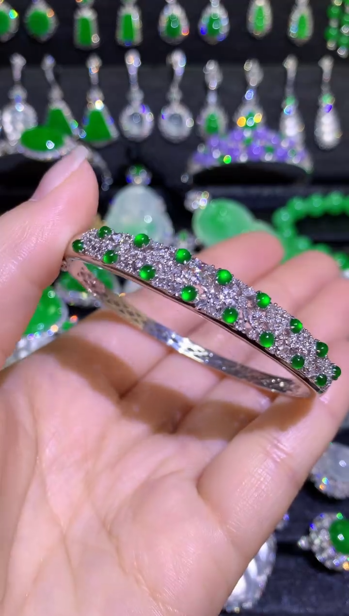 【闪购商品】翡翠手镯18K金镶嵌高冰满绿蛋面手链