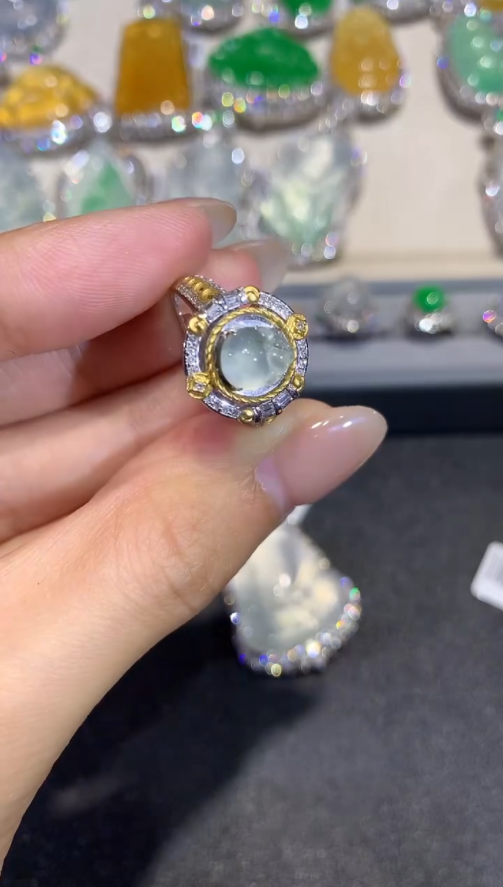 【闪购商品】翡翠戒指18K金镶嵌q495      