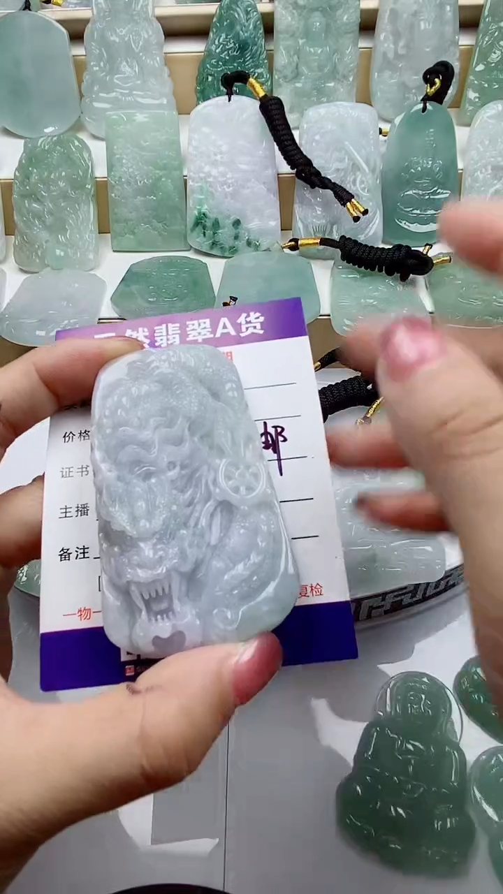 颈饰未镶嵌翡翠             