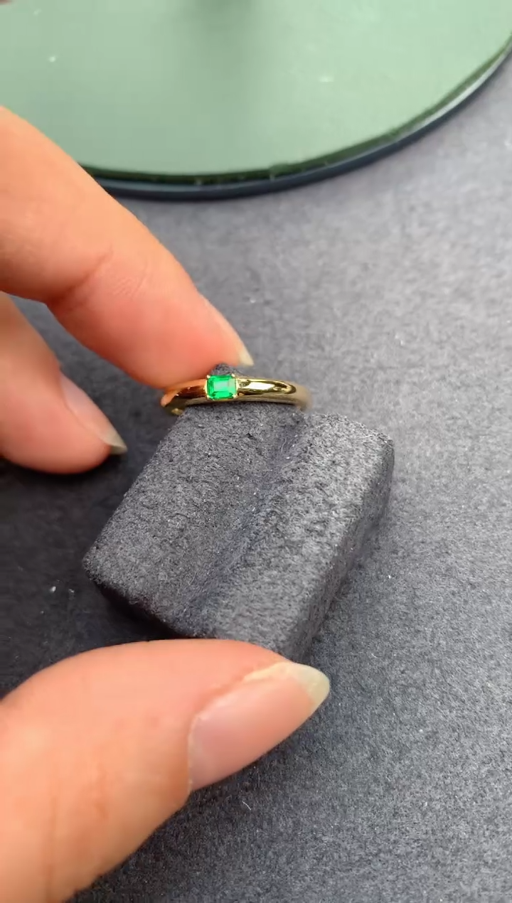 祖母绿戒指18K金镶嵌12分祖母绿戒指