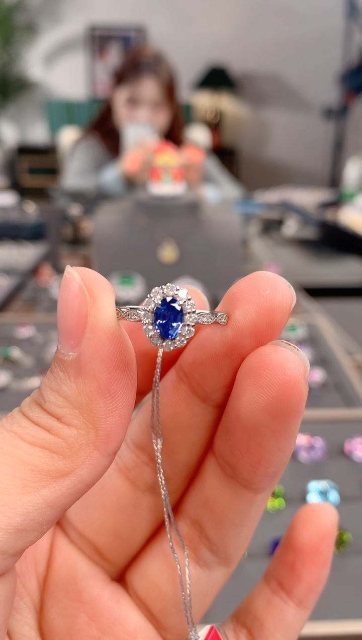 【闪购商品】蓝宝石戒指18K金镶嵌蓝宝石