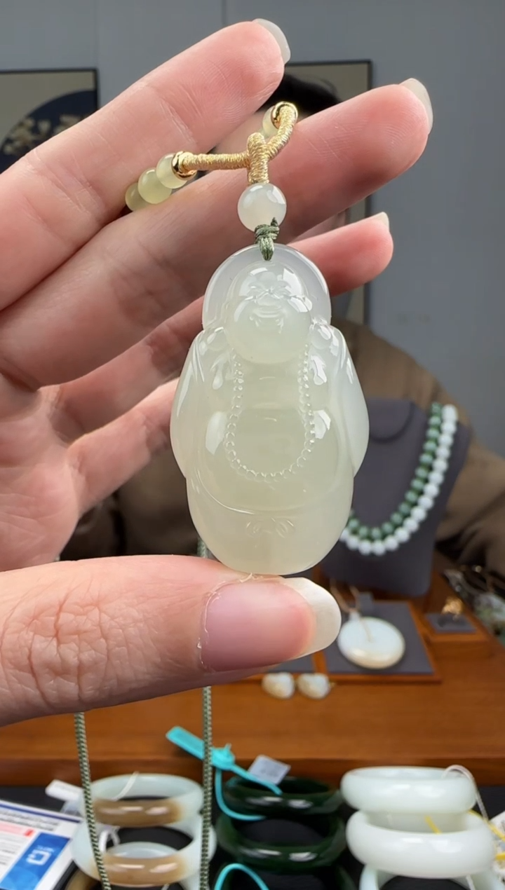 颈饰未镶嵌和田玉晴水佛光吊坠