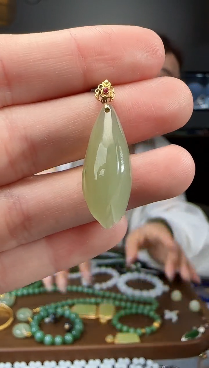 和田玉18K金镶嵌吊坠(不含链)1