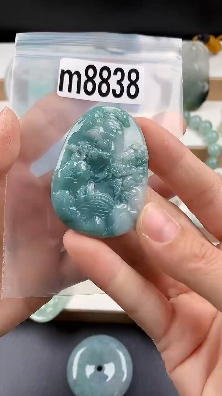 颈饰未镶嵌翡翠天然翡翠吊坠挂件