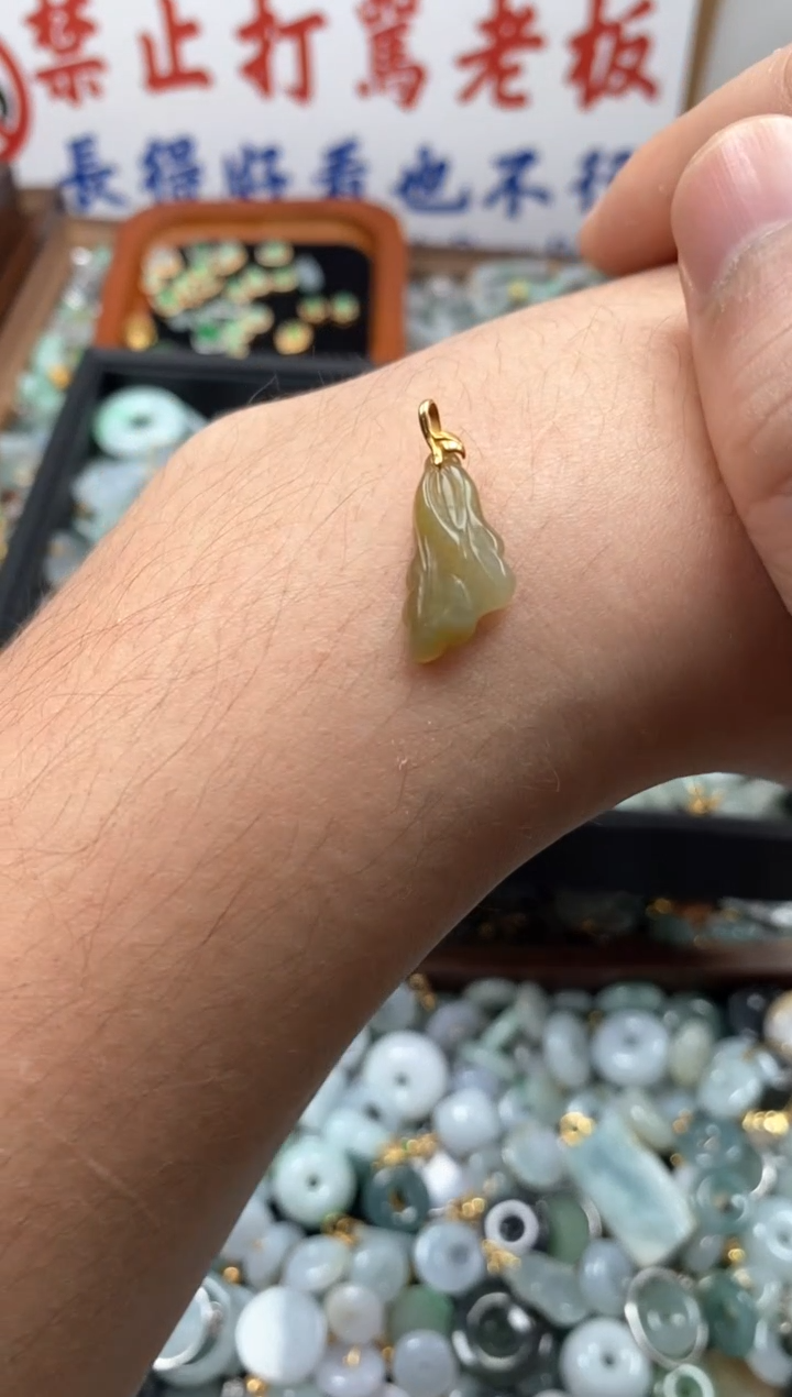 【闪购商品】翡翠颈饰未镶嵌哥哥