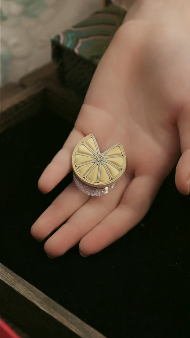 刺绣湘传礼盘扣胸针