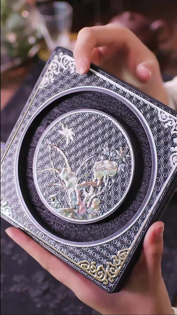 壹藏贰宝龟背幻彩图案小壶承