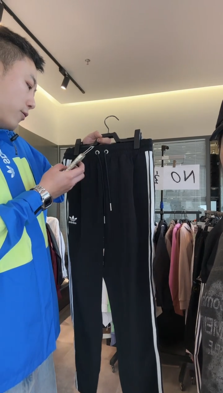 DY3864  - 32  阿迪达斯