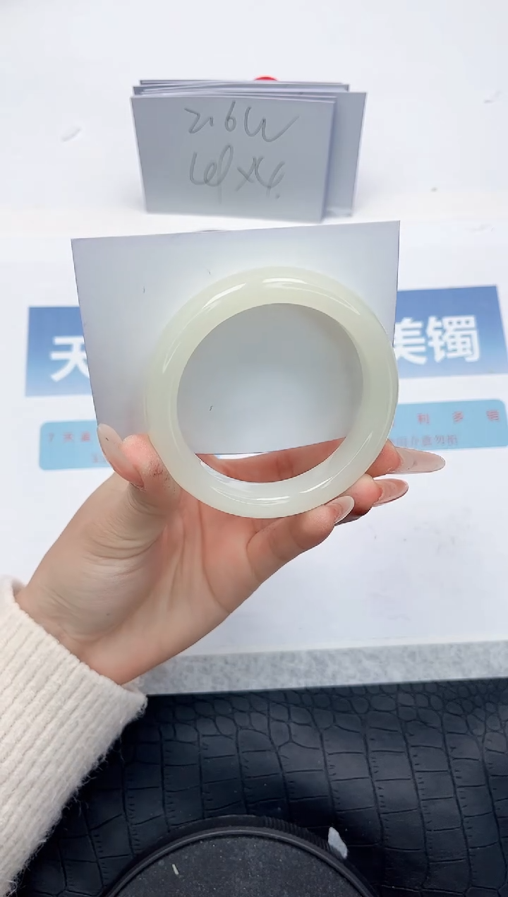 【闪购商品】石英质玉手镯未镶嵌L374-55.6